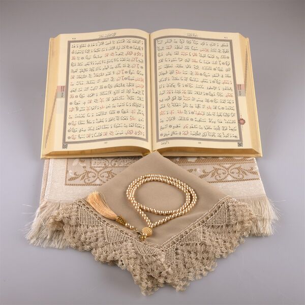 Shawl + Prayer Mat + Salah Beads + Quran Gift Set (Medium Size, Gold1)