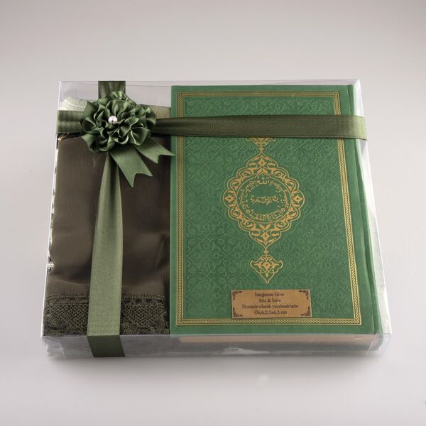 Shawl + Prayer Mat + Salah Beads + Quran Gift Set (Medium Size, Green)