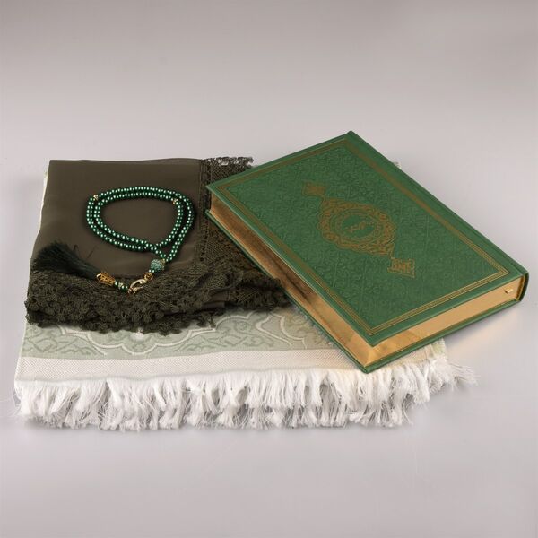 Shawl + Prayer Mat + Salah Beads + Quran Gift Set (Medium Size, Green) 