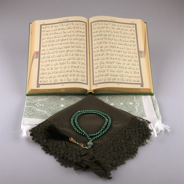 Shawl + Prayer Mat + Salah Beads + Quran Gift Set (Medium Size, Green)