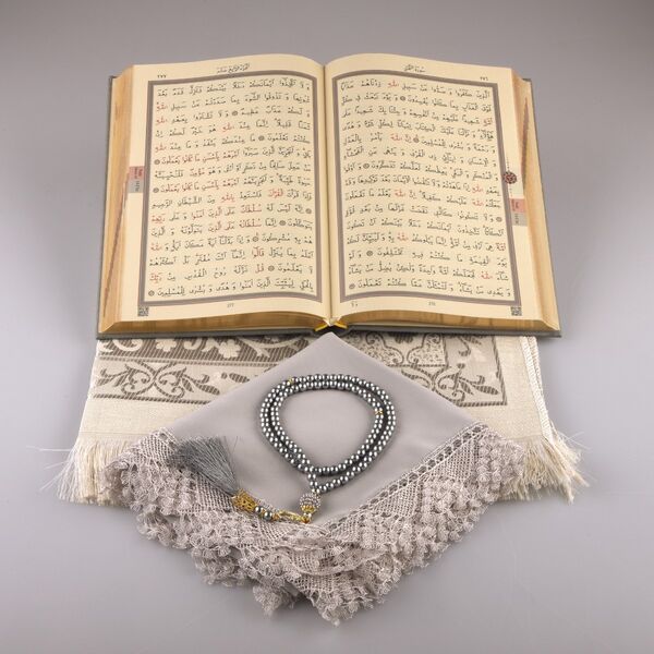 Shawl + Prayer Mat + Salah Beads + Quran Gift Set (Medium Size, Grey)