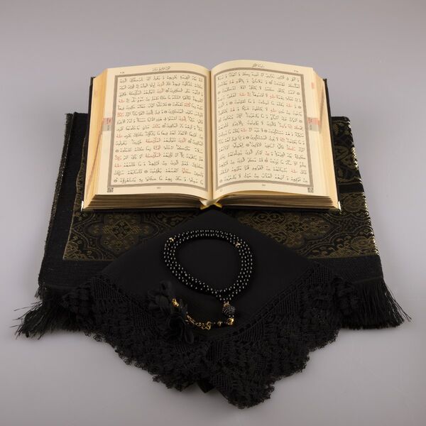Shawl + Prayer Mat + Salah Beads + Velvet Bound Quran Gift Set (Hafiz Size, Black1)