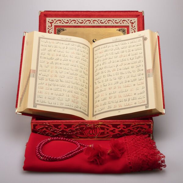 Shawl + Salah Beads + Crescent and Star Quran Gift Set (Medium Size, Red, Gold Plexy)