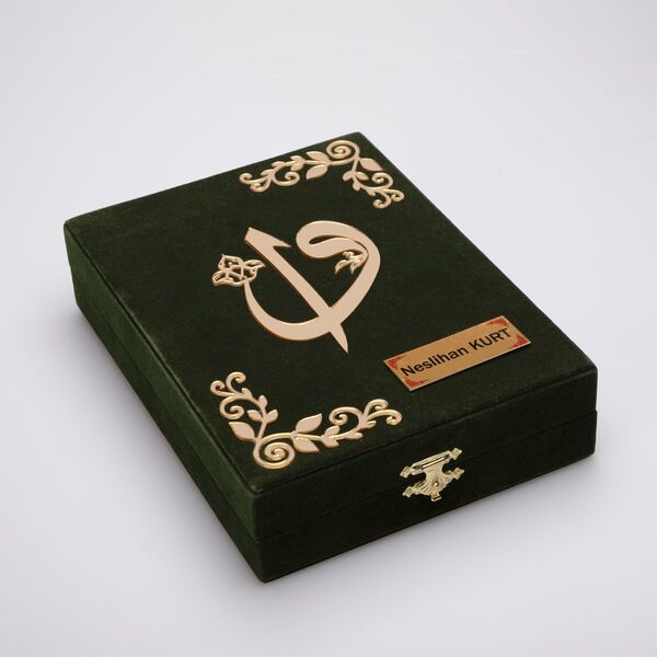 Shawl + Salah Beads + Quran Gift Set (Bag Size, Box, Green)
