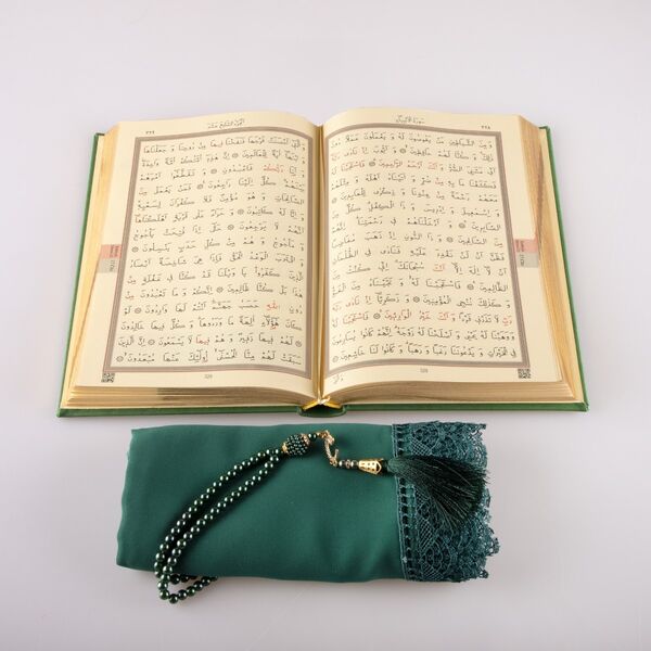 Shawl + Salah Beads + Quran Gift Set (Bag Size, Green)