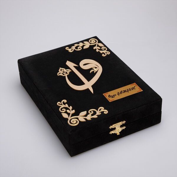 Shawl + Salah Beads + Quran Gift Set (Bookrest Size, Box, Black)