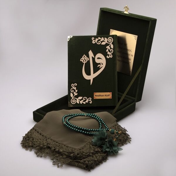 Shawl + Salah Beads + Quran Gift Set (Bookrest Size, Box, Green)