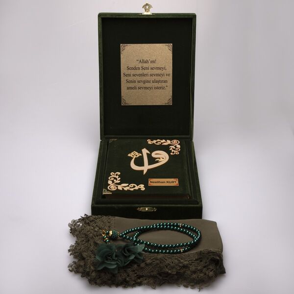 Shawl + Salah Beads + Quran Gift Set (Bookrest Size, Box, Green)