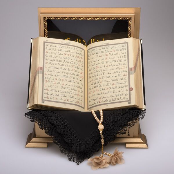 Shawl + Salah Beads + Quran Gift Set (Hafiz Size, Velvet, Black)