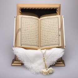 Shawl + Salah Beads + Quran Gift Set (Hafiz Size, Velvet, White) - Thumbnail