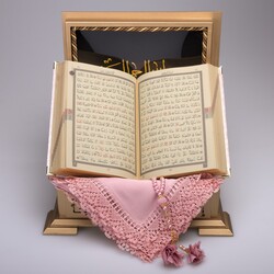 Shawl + Salah Beads + Quran Gift Set (Hafiz Size, Wooden Box, Baby Pink) - Thumbnail