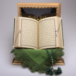 Shawl + Salah Beads + Quran Gift Set (Hafiz Size, Wooden Box, Olive Green) - Thumbnail