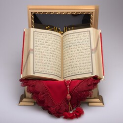 Shawl + Salah Beads + Quran Gift Set (Hafiz Size, Wooden Box, Red) - Thumbnail
