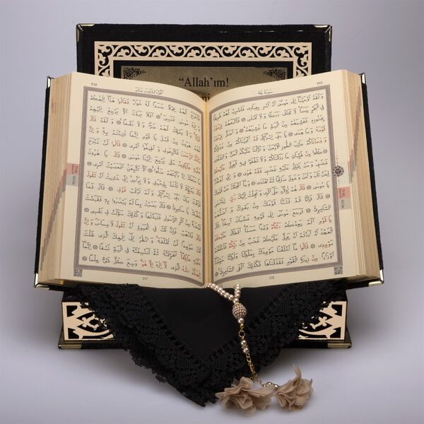 Shawl + Salah Beads + Quran Gift Set (Medium Size, Black, Gold Plexy)