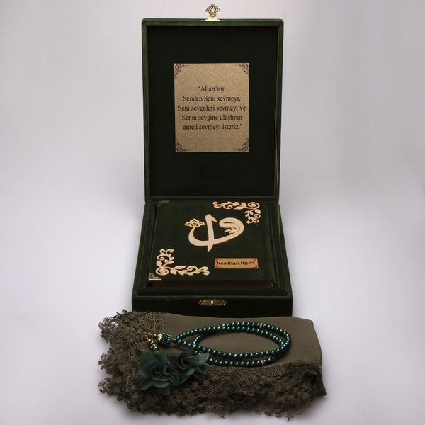 Shawl + Salah Beads + Quran Gift Set (Medium Size, Box, Green)