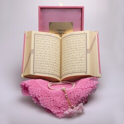 Shawl + Salah Beads + Quran Gift Set (Medium Size, Box, Powder Pink) - Thumbnail
