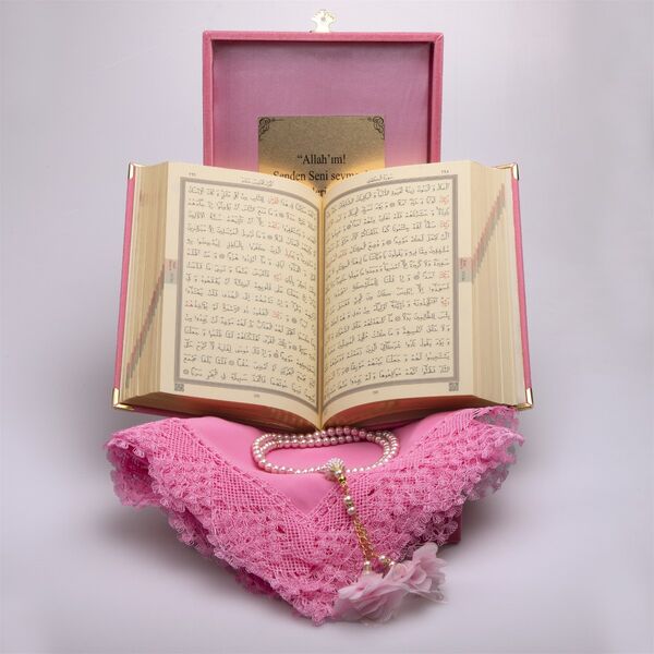 Shawl + Salah Beads + Quran Gift Set (Medium Size, Box, Powder Pink)