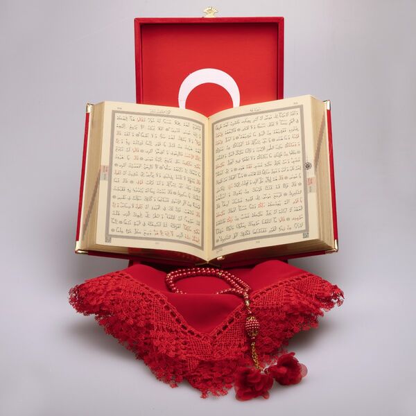 Shawl + Salah Beads + Quran Gift Set (Medium Size, Box, Red)