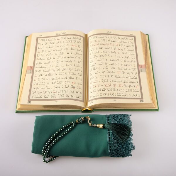 Shawl + Salah Beads + Quran Gift Set (Medium Size, Green)