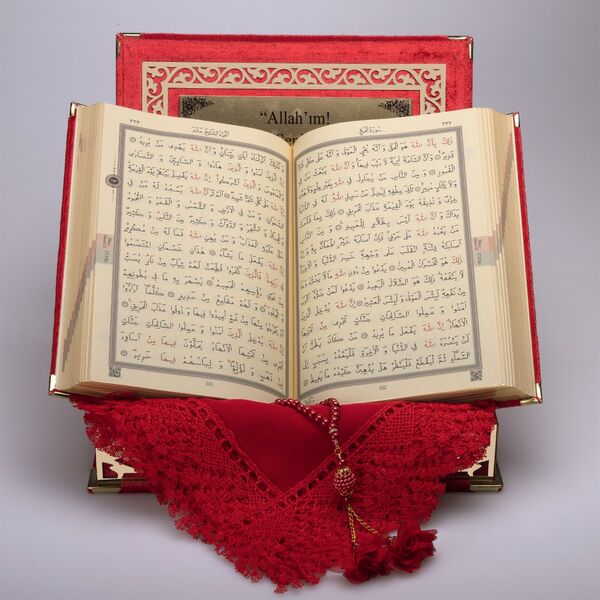Shawl + Salah Beads + Quran Gift Set (Medium Size, Red, Gold Plexy)