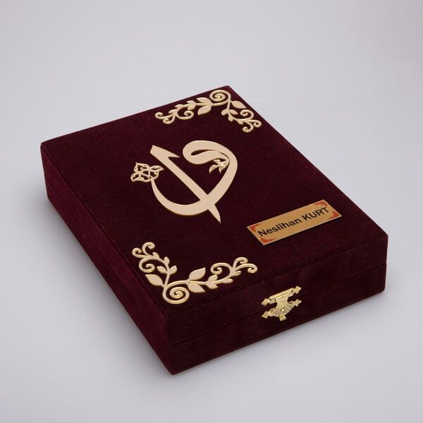Plaket Kutulu Hediyelik Kuran-ı Kerim (Hafız Boy, Elif-Vav, Bordo)