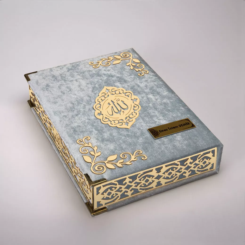 Raşel Kutulu Hediyelik Kuran-ı Kerim (Orta Boy, Bebe Mavi, Şems Lafzatullah Gold Pleksi)
