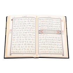 Velvet Bound Qur'an Al­Kareem With Kaaba Box (Medium Size) - Thumbnail